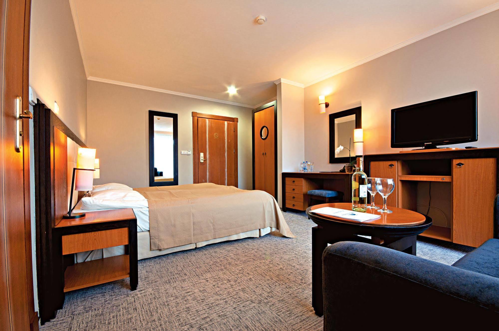 Leba Hotel & Spa Екстериор снимка